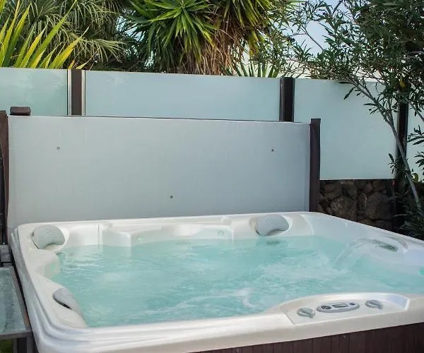 فيلة Piscine Jacuzzi